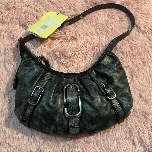 Marc Jacobs
The Distressed Buckle J Marc Crescent bag - Picture 3 of 12